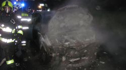  Požár vozidla ve večerních hodinách zastavil provoz na silnici na Vsetínsku 