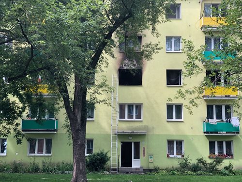 Požár bytu se zraněním osob a evakuací 