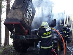 V Nyklovicích hořela vyvážecí souprava, na místě zasahovaly tři jednotky hasičů