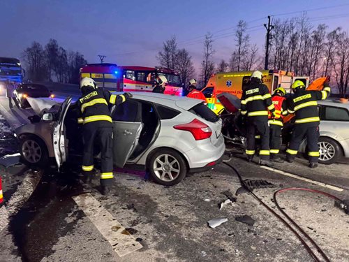 Série vážných nehod ochromila provoz 