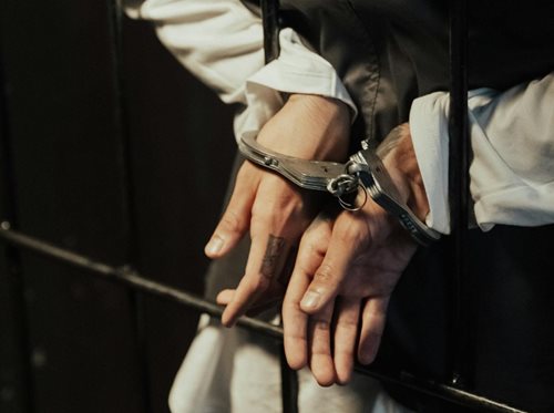 Policisté řešili sérii násilných konfliktů během jediné noci