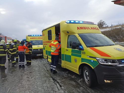 Hromadná dopravní nehoda na D5