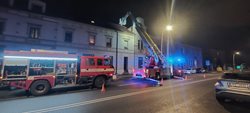 Bourací sekera a pila v akci u požáru v Táboře