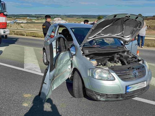 Čelní náraz způsobil vážná zranění a ochromil dopravu