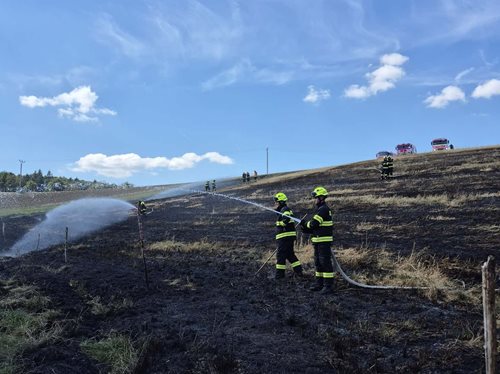 Dva požáry pole a lesa: Hasiči bojovali na Kroměřížsku