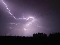Hasiči v České republice likvidují následky bouřky, která se přehnala v noci ze čtvrtka na pátek jednotlivými kraji  