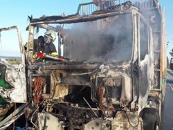 Hořel nákladní vůz, škoda téměř dva miliony korun