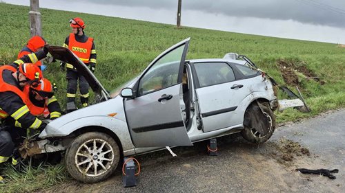 Zásah záchranářů zabránil vážnějším následkům nehody