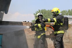 Škodu za 1,5 milionu korun způsobil požár střechy školy
