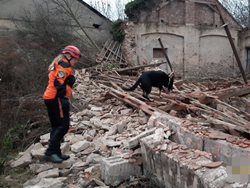 K destrukci stodoly na Kolínsku vyjel i záchranný útvar