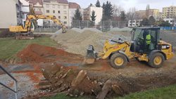 V areálu hasičů v Olomouci se rekonstruuje hřiště