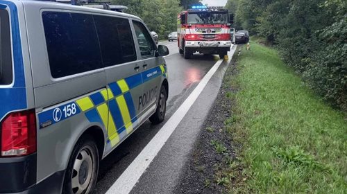 Nákladní vozidlo se střetlo s dodávkou. Dálnice D11 byla uzavřena