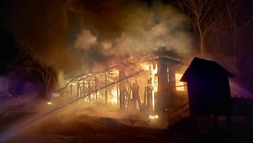 Noční požár dílny způsobil rozsáhlé škody