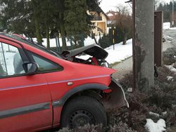 Při dopravní nehodě došlo ke zranění řidičky a čtyř dětí.