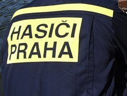 Jednotka z holešovické stanice zasahovala u převráceného domíchávače s betonem v pražských Letňanech