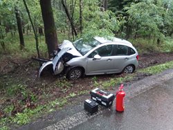 Dvě nehody na lesním úseku v Borohrádku