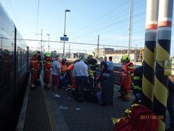 Nehoda osobního vlaku po nárazu do zarážedel na nádraží v Přerově.