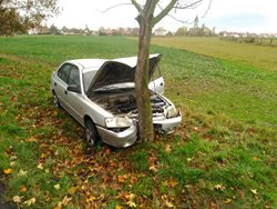 Dopravní nehoda osobního auta u Krabčic