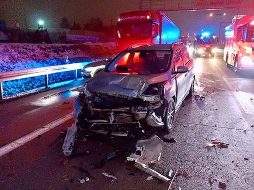 Hromadná nehoda vozidel zablokovala hlavní tah a ochromila provoz