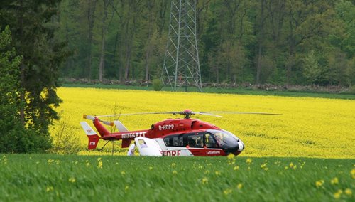 Hádka a napadení za volantem skončily vážnou nehodou pěti vozidel. Tři ženy utrpěly zranění