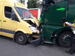 Dopravní nehoda nákladního a dodávkového vozidla u Svitav