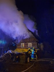 Požár roubenky v Železném Brodě
