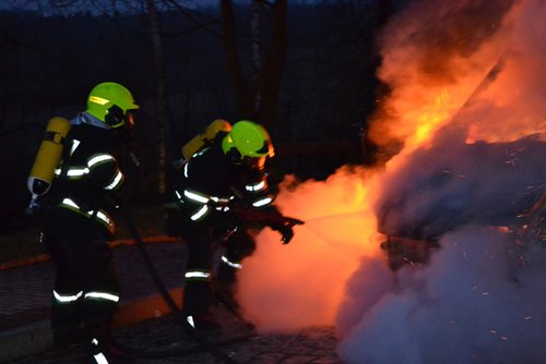 Požár dodávky v Modré okres Děčín