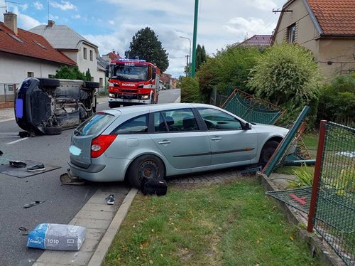 Dopravní nehoda dvou vozidel si vyžádala zásah hasičů