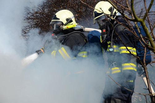 Požár osobního auta na Litoměřicku zlikvidoval celé vozidlo
