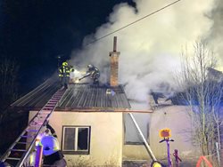 Požár rodinného domu v Karolince způsobil majitel domu při zatápění