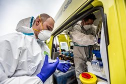 Při testování veřejnosti antigenními testy pomohou také hasiči