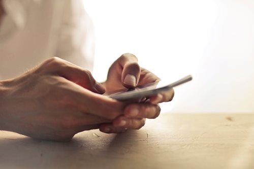 Dcera psala přes WhatsApp o nový telefon. Ve skutečnosti šlo o podvod