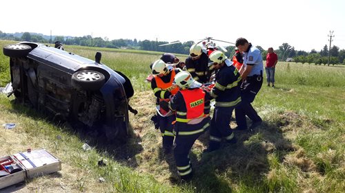 Tři zraněné osoby, z toho dvě vyprošťované