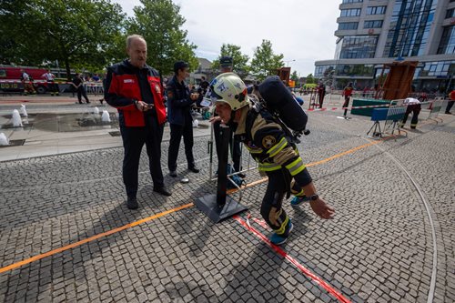 Před budovou RCO soutěžili nejtvrdší hasiči