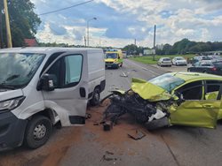 Hasiči zasahovali u nehody 2 vozidel a autobusu s dětmi