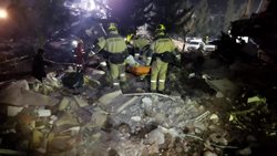 Čeští hasiči v Turecku vytvořili rychlou pátrací kynologickou skupinu pro ostatní týmy, nalezli místa pro záchranu přeživších