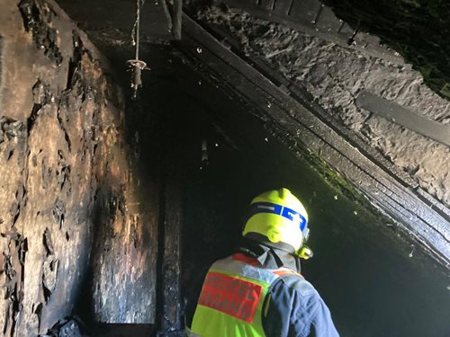 Požár zničil podkrovní pokoj v Hostišové