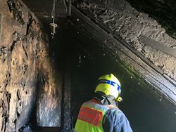 Požár zničil podkrovní pokoj v Hostišové
