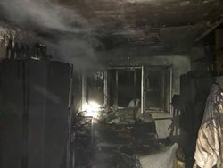 Hasiči zasahovali u požáru rodinného domu, kde se nacházely střelné zbraně