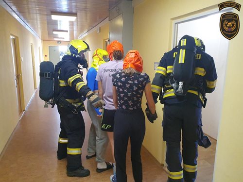 Taktické cvičení hasičů v policejní škole