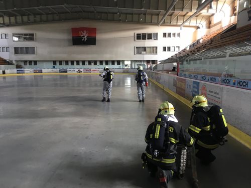 Únik amoniaku z kanálového čpavkového potrubí