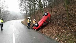 Během silvestrovského dopoledne vyjížděli jihomoravští hasiči ke dvěma dopravním nehodám. Zranily se dvě osoby.