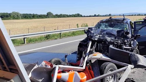 Náraz do vozidla silničářů znovu varuje řidiče. Nehoda na dálnici D1 si vyžádala zranění jedné osoby.