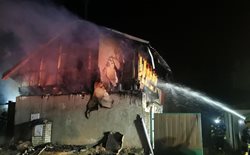 Noční požár u Velvar způsobil škodu dva a půl milionu korun