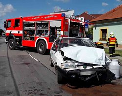 Dopravní nehoda tří vozidel  na Olomoucku se zraněním šesti osob