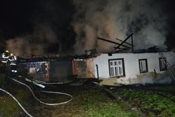 Objekt užívaný k rekreačním účelům zcela pohltily plameny