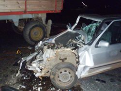 Vážná nehoda, která zastavila provoz jak na hlavním tahu z Plzně do Domažlic u Meclova tak přinesla tři vážná zranění dospělích a dvou holčiček, které jsou v kritickém stavu