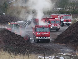 Technika Záchranného útvaru HZS ČR pomáhá jihočeským hasičů u požáru v Chlaponicích