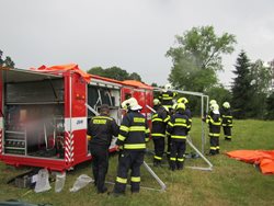 Při cvičení krizového štábu hasiči využili i nový kontejner nouzového přežití
