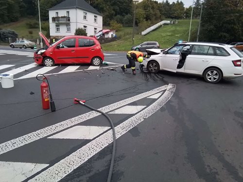 Srážka dvou aut ochromila dopravu: Hasiči zasahovali v Ústí nad Labem